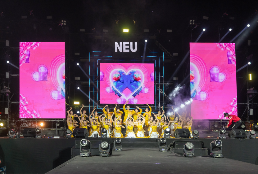 Đại nhạc hội chào tân sinh viên NEU Concert 2024 Quy tụ Dàn nghệ sĩ đình đám