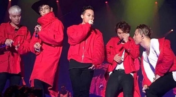 Đông đảo bạn trẻ tham gia buổi hợp fan Big Bang.