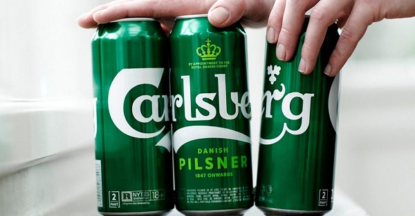 Bia Carlsberg sử dụng keo để thay thế túi bọc nhựa