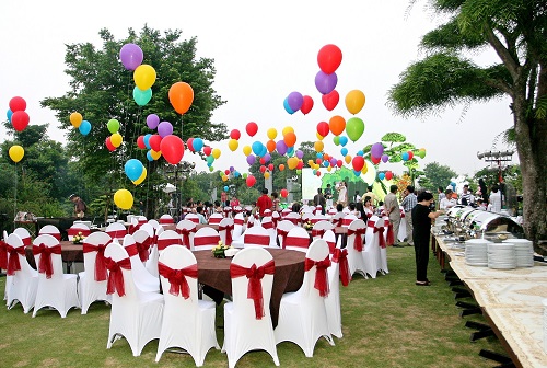 Tổ chức year and party ngoài trời